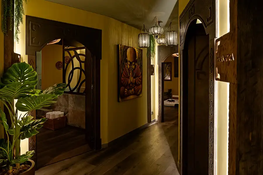 Corridor with private rooms at Thai Center Barcelona to work as an erotic masseuse.