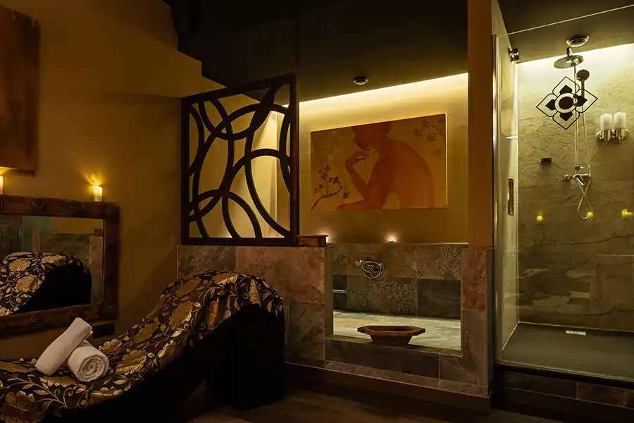 Private room with tantric divan and shower at Thai Center Barcelona for erotic masseuses.
